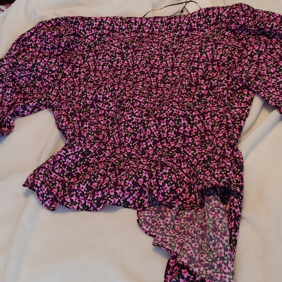 NWT Zara Pink & Black Floral Blouse Size Small - Picture 3 of 3